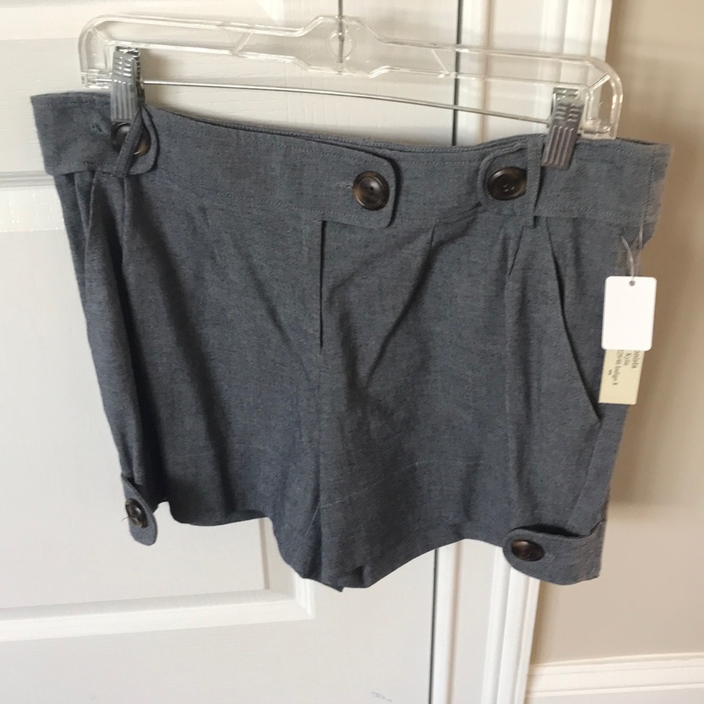 Fashionista shorts in a light denim chambray color